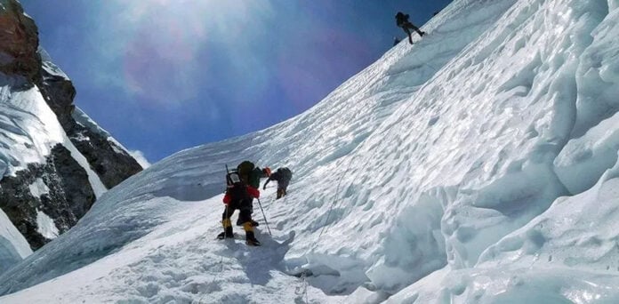 Two climbers die during Mount Everest expedition